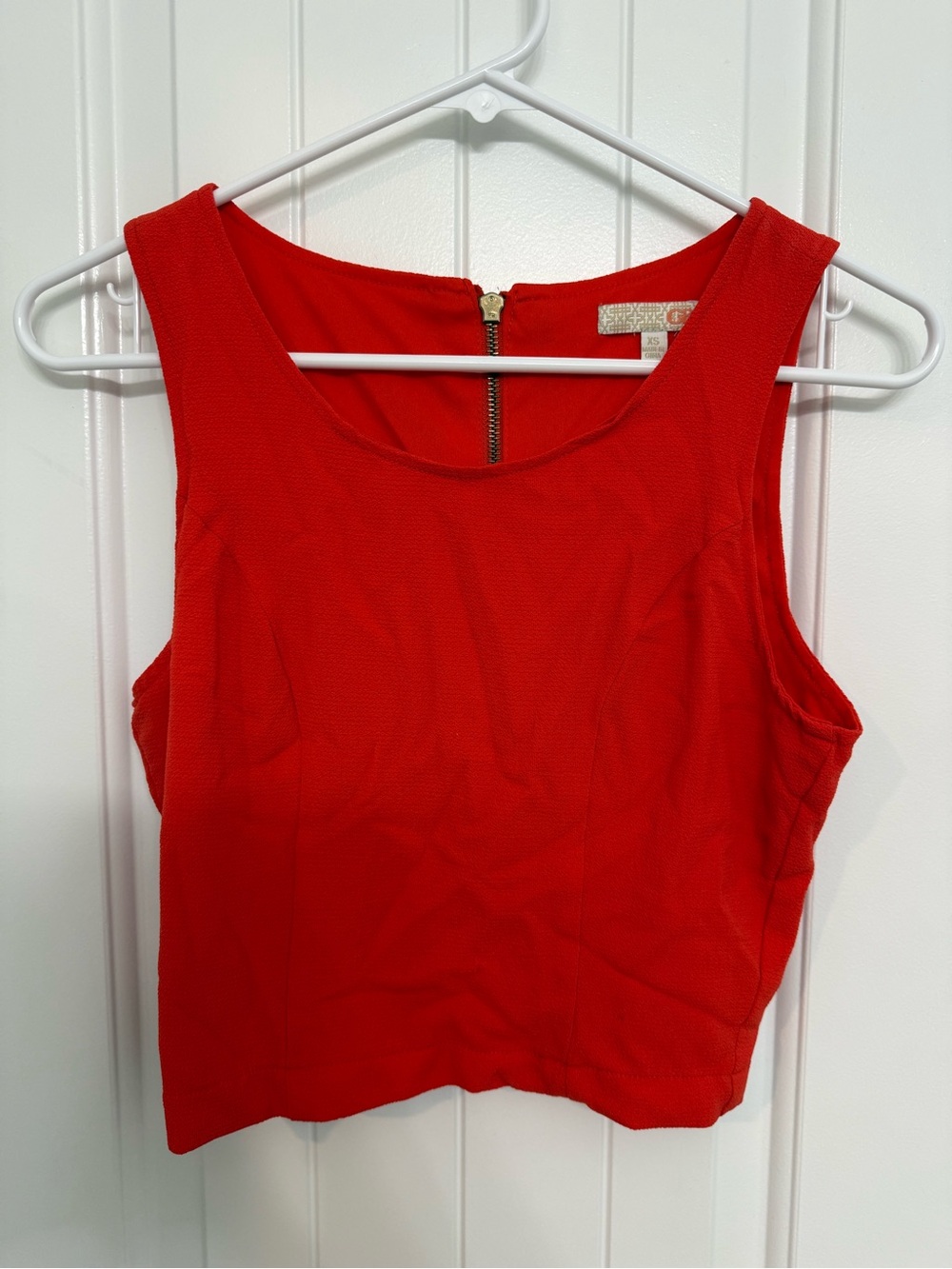 Gianni Bini Red Sleeveless Scoop Crop Top